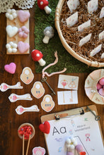 Load image into Gallery viewer, ALICE IN WONDERLAND MORNING BASKET