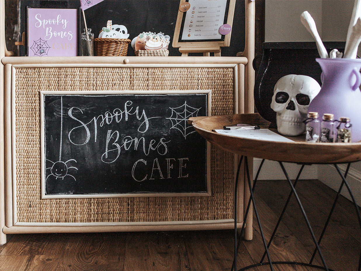 HALLOWEEN SPOOKY BONES CAFE DRAMATIC PLAY SET