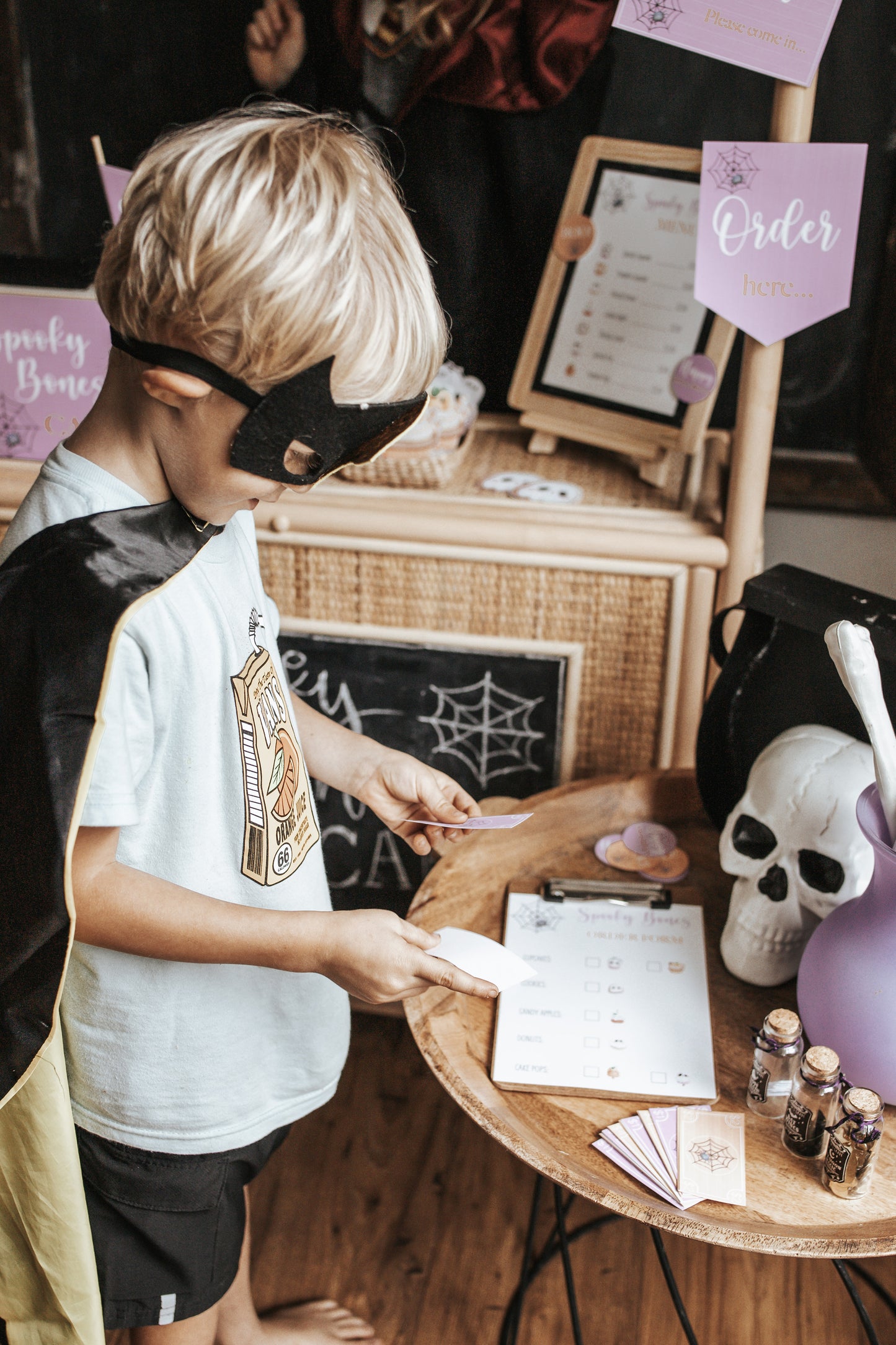 HALLOWEEN SPOOKY BONES CAFE DRAMATIC PLAY SET