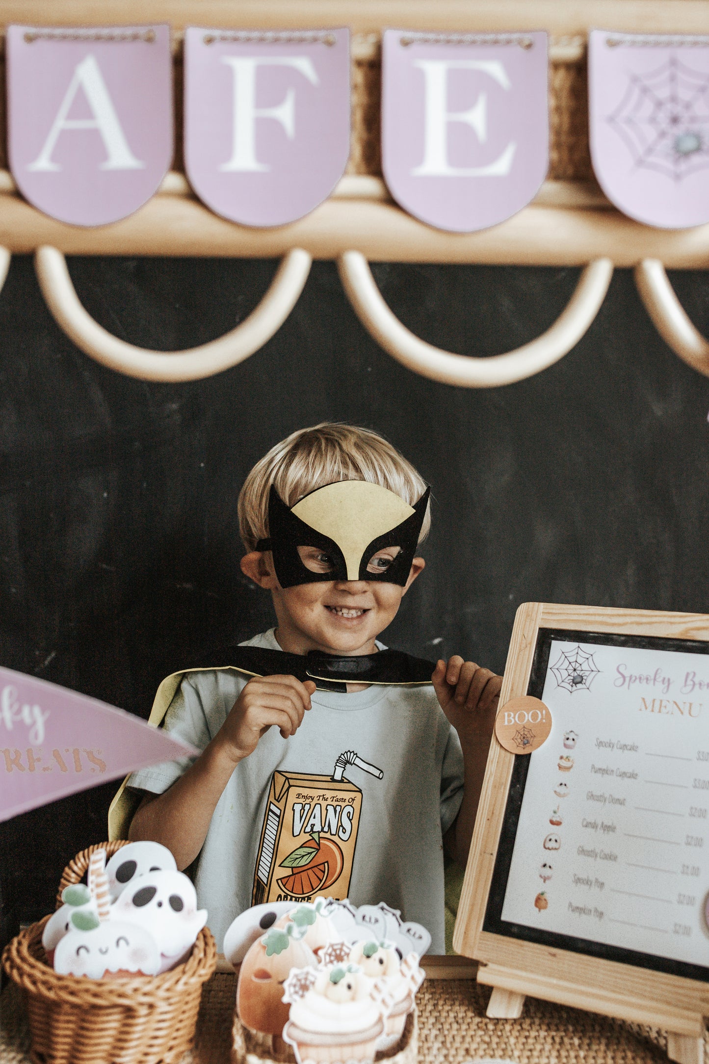 HALLOWEEN SPOOKY BONES CAFE DRAMATIC PLAY SET