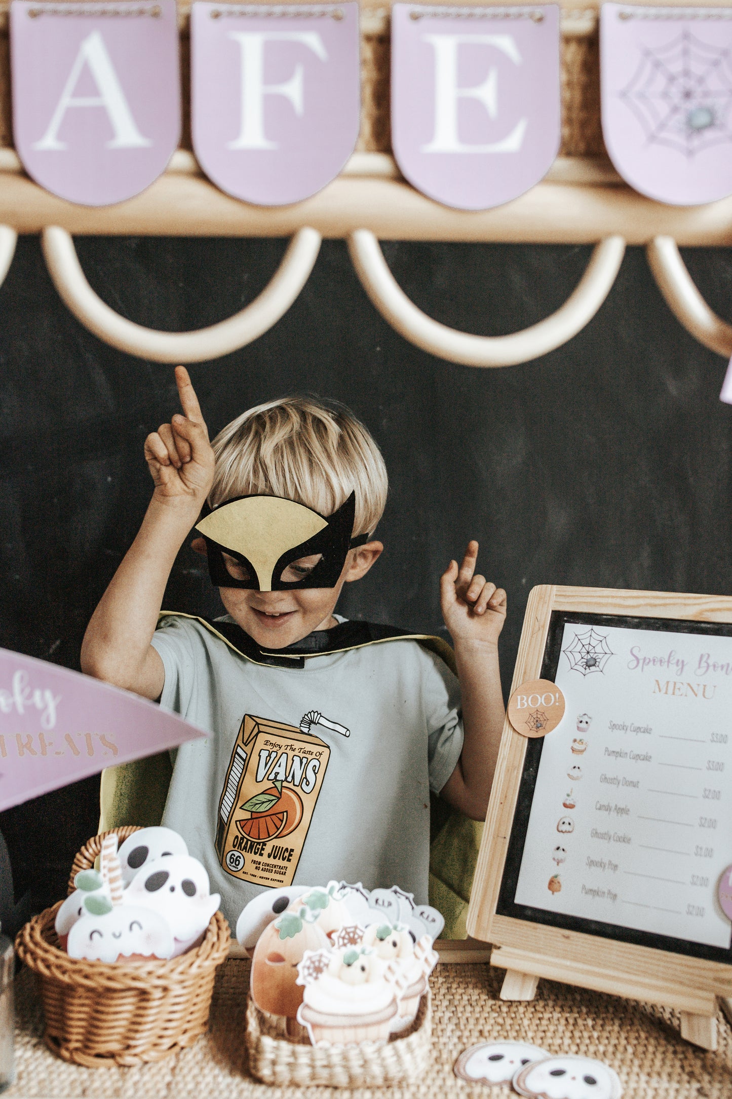 HALLOWEEN SPOOKY BONES CAFE DRAMATIC PLAY SET