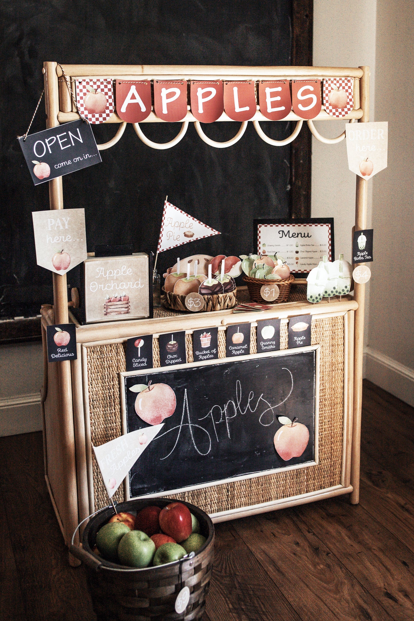 APPLE ORCHARD DRAMATIC PLAY SET