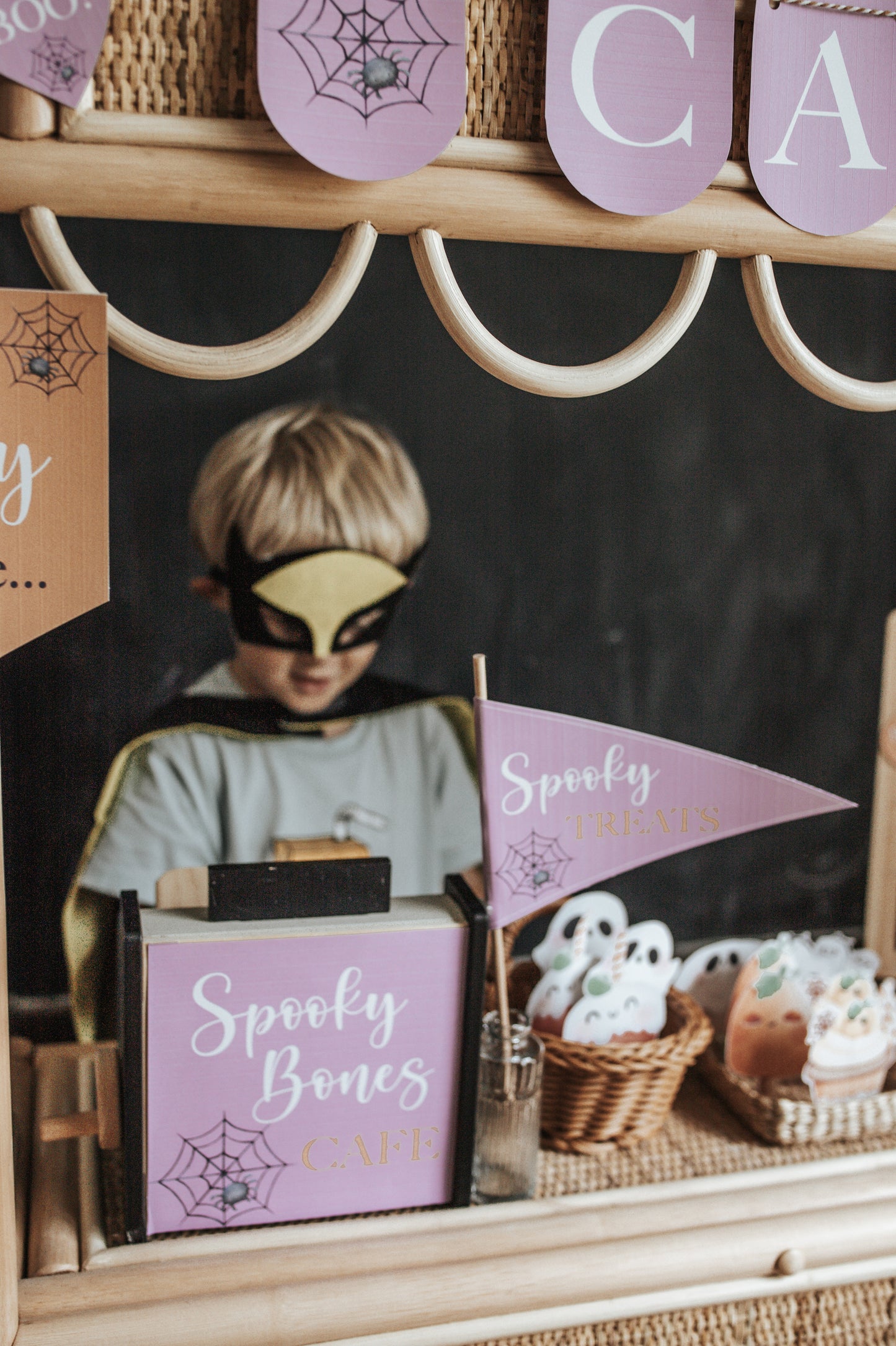 HALLOWEEN SPOOKY BONES CAFE DRAMATIC PLAY SET