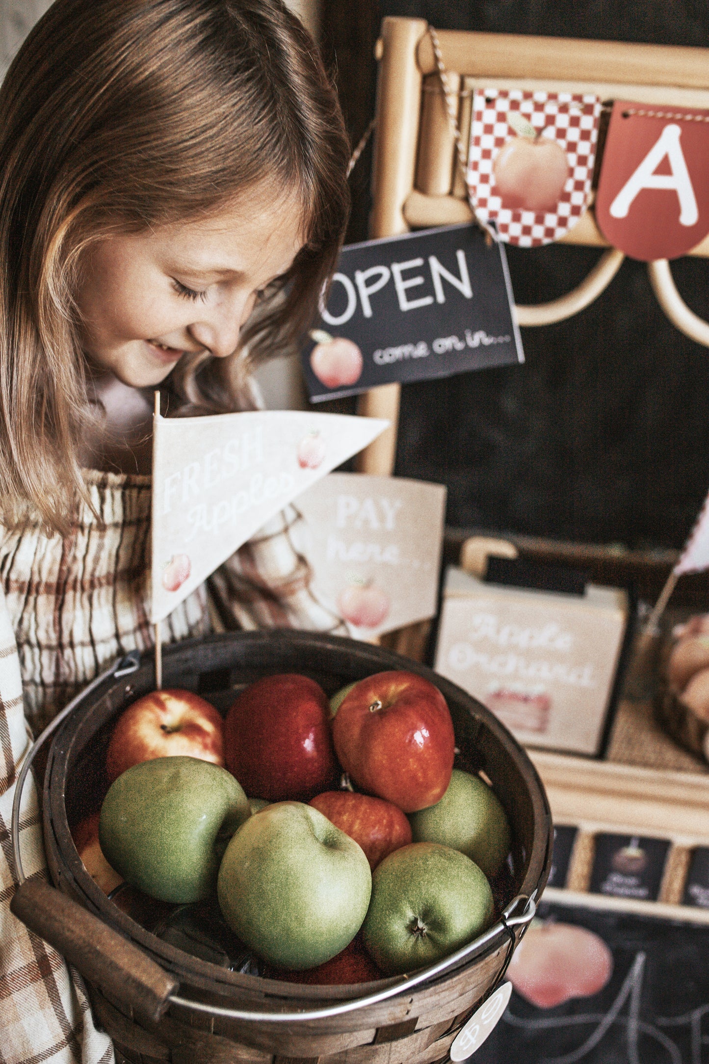 APPLE ORCHARD DRAMATIC PLAY SET