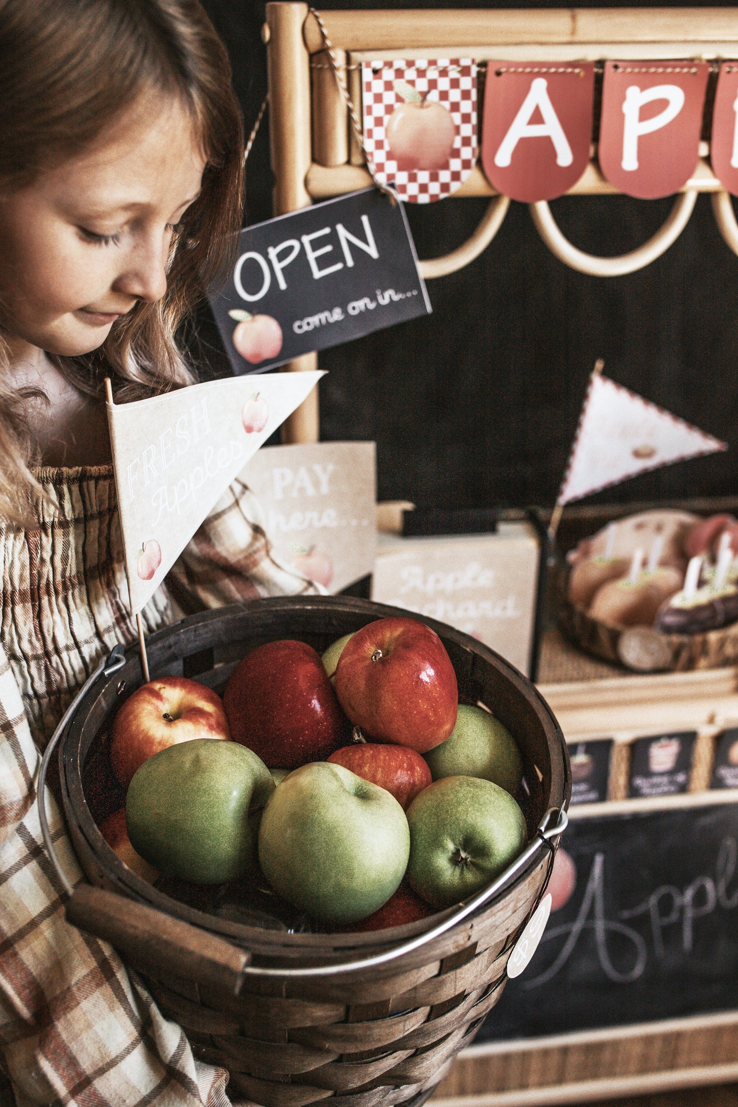 APPLE ORCHARD DRAMATIC PLAY SET