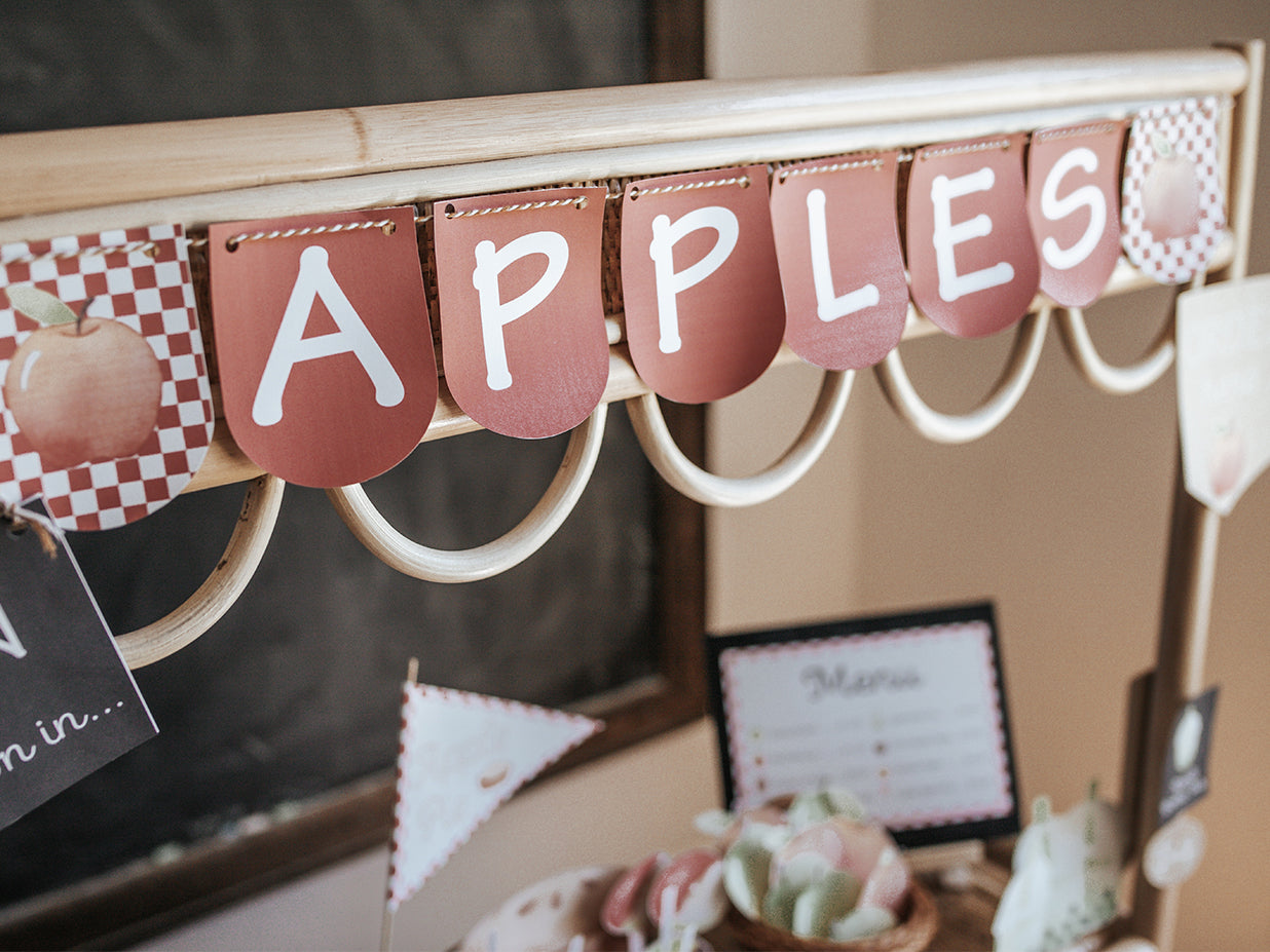 APPLE ORCHARD DRAMATIC PLAY SET