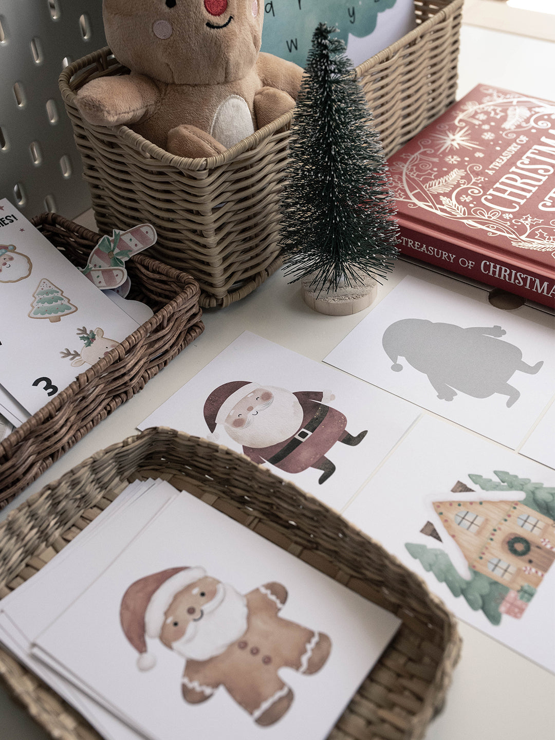 CHRISTMAS SANTA'S VILLAGE MORNING BASKET
