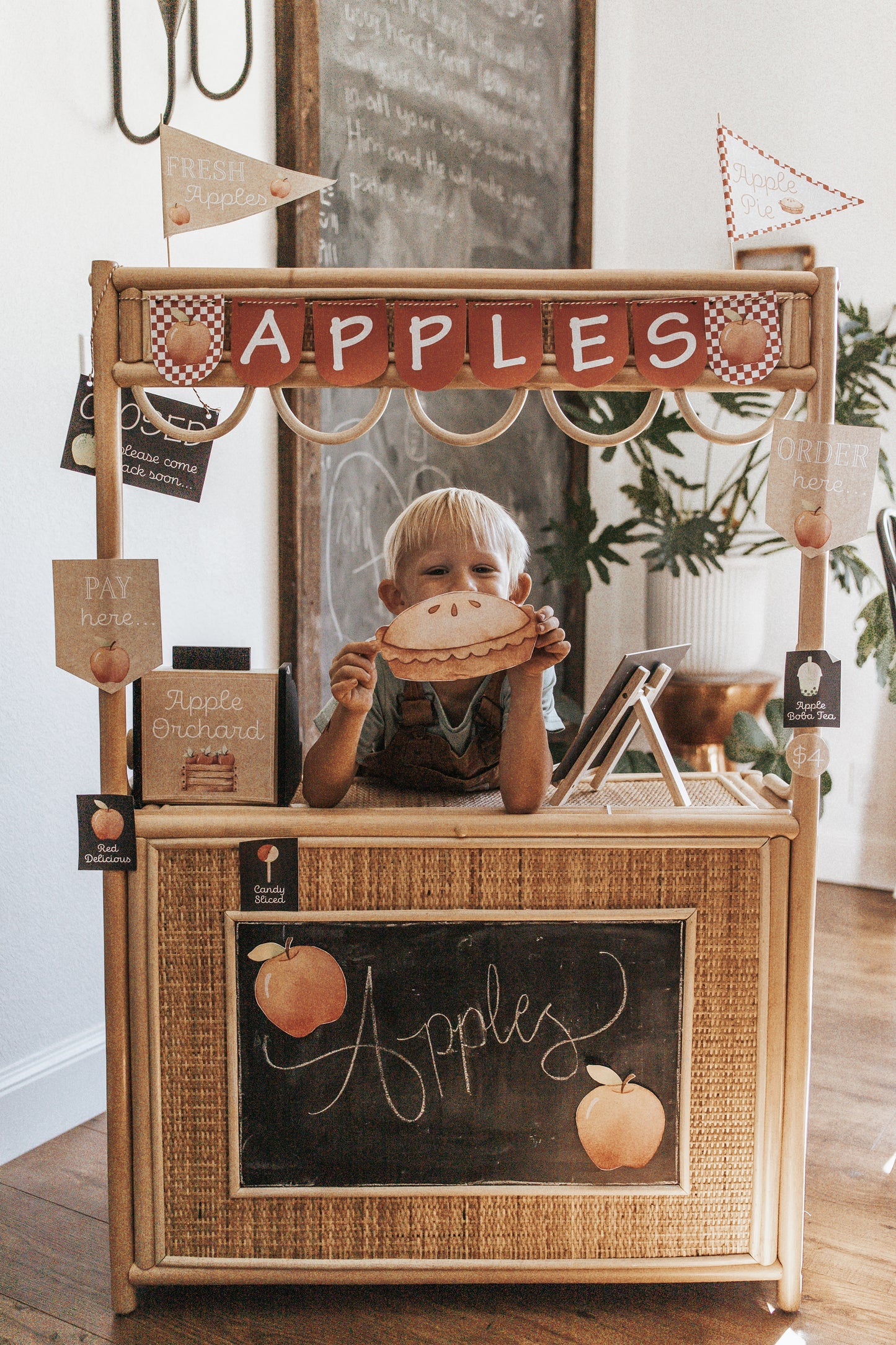 APPLE ORCHARD DRAMATIC PLAY SET