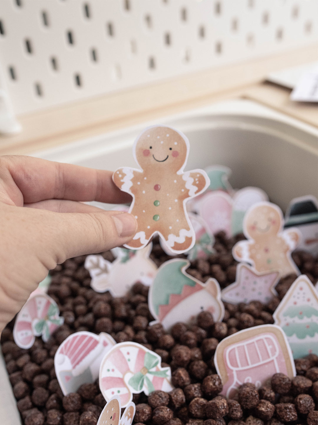 CHRISTMAS SANTA'S VILLAGE MORNING BASKET