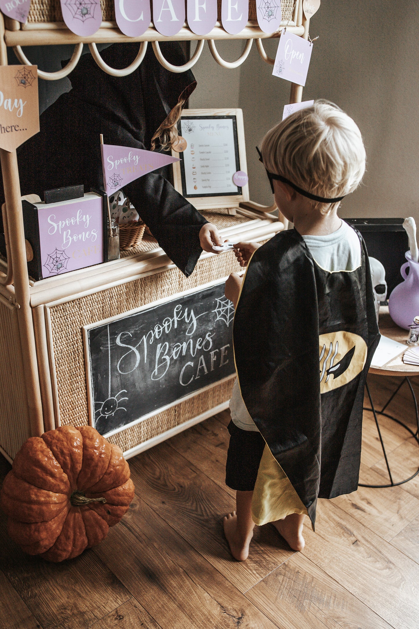 HALLOWEEN SPOOKY BONES CAFE DRAMATIC PLAY SET
