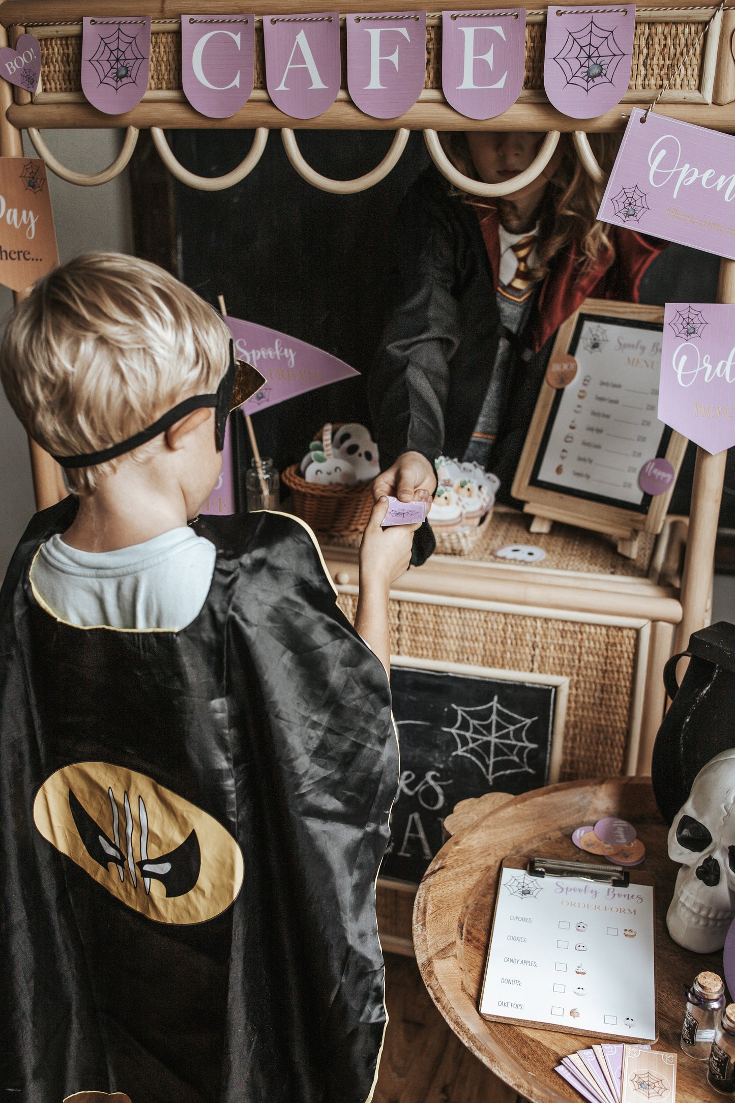 HALLOWEEN SPOOKY BONES CAFE DRAMATIC PLAY SET