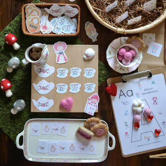 ALICE IN WONDERLAND MORNING BASKET