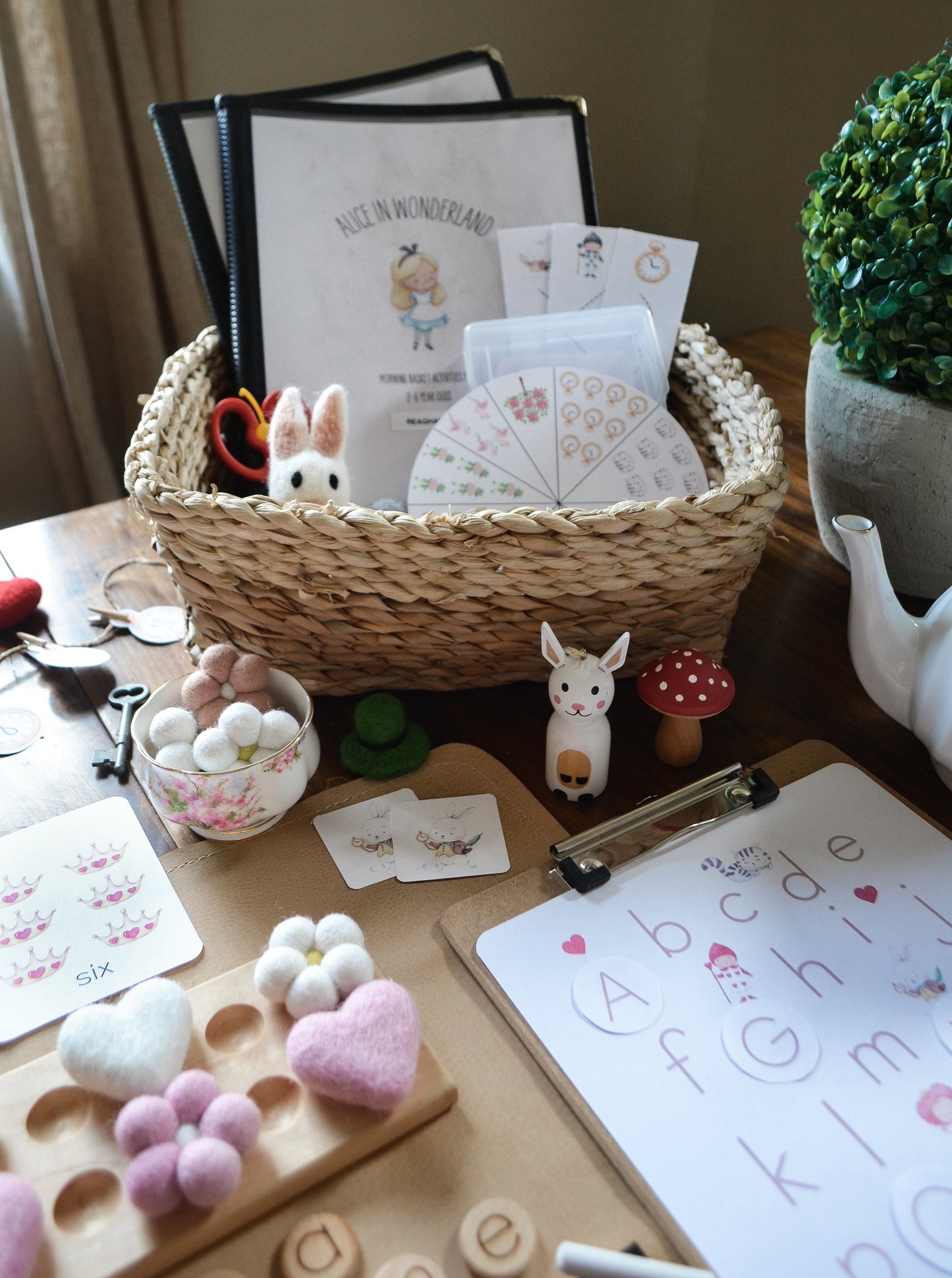 ALICE IN WONDERLAND MORNING BASKET