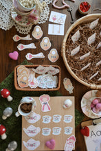 Load image into Gallery viewer, ALICE IN WONDERLAND MORNING BASKET
