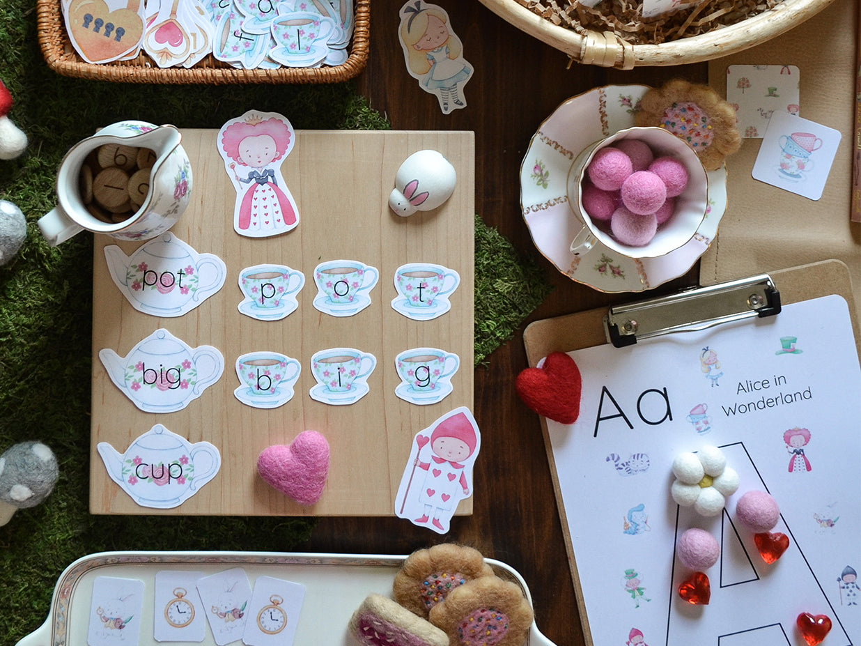 ALICE IN WONDERLAND MORNING BASKET