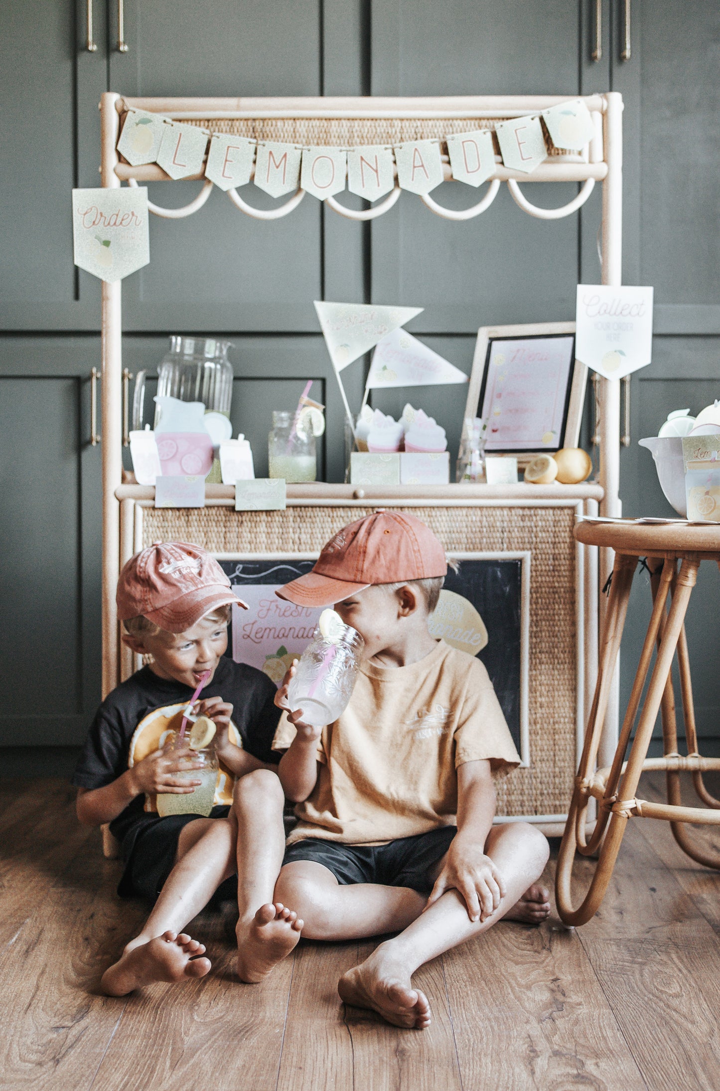 LEMONADE STAND DRAMATIC PLAY SET