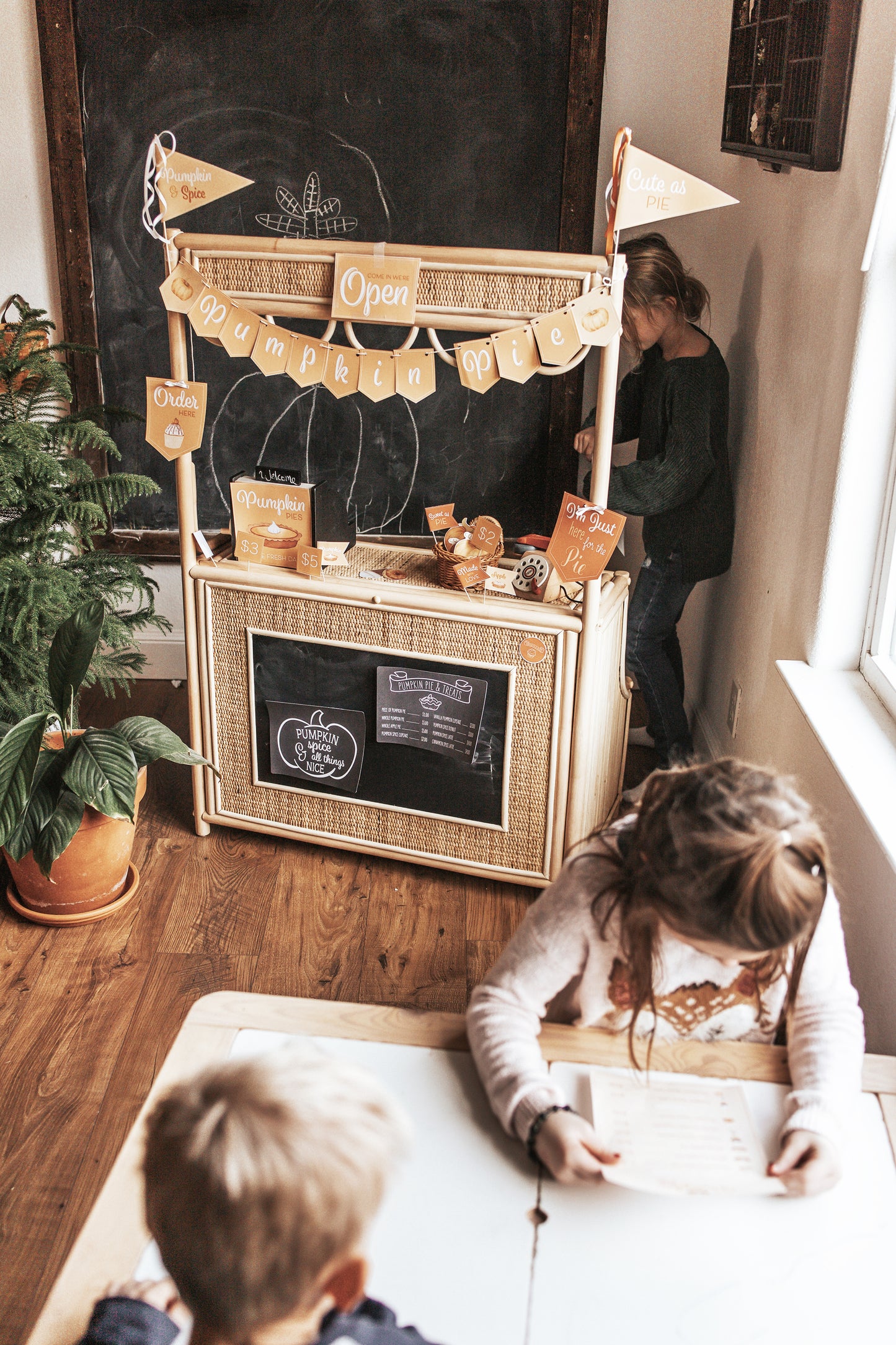 PIE STAND DRAMATIC PLAY SET