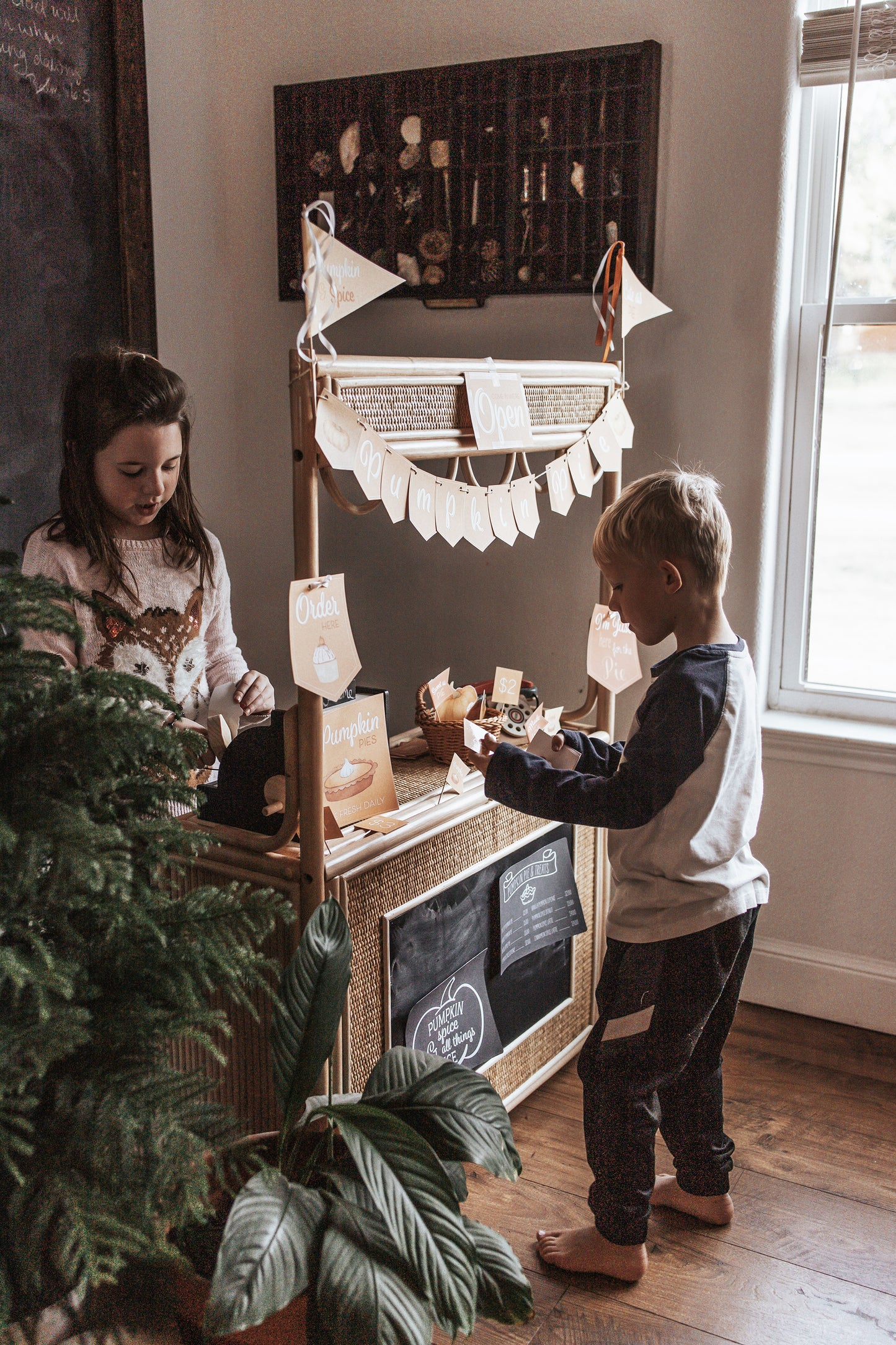 PIE STAND DRAMATIC PLAY SET