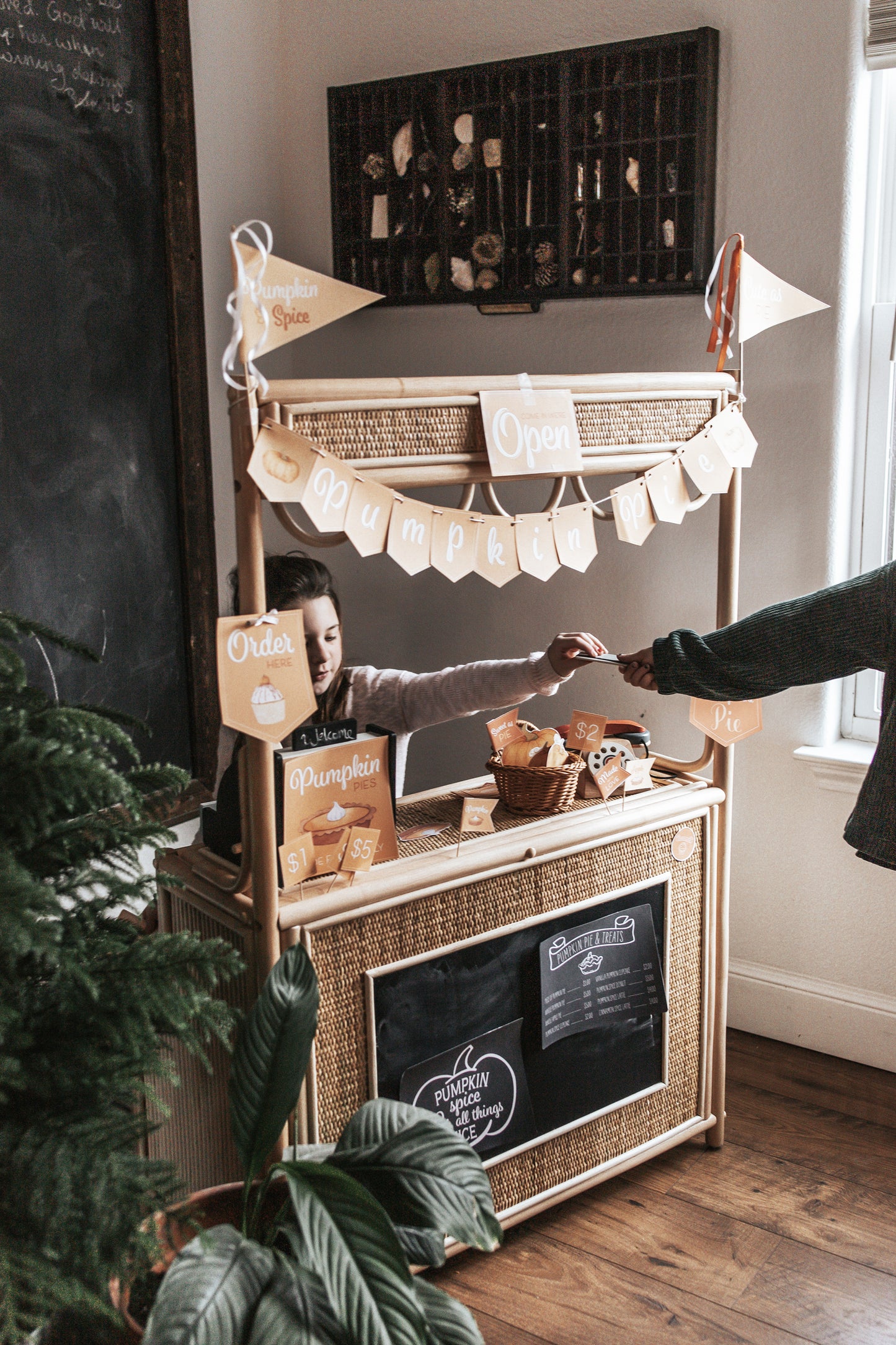 PIE STAND DRAMATIC PLAY SET