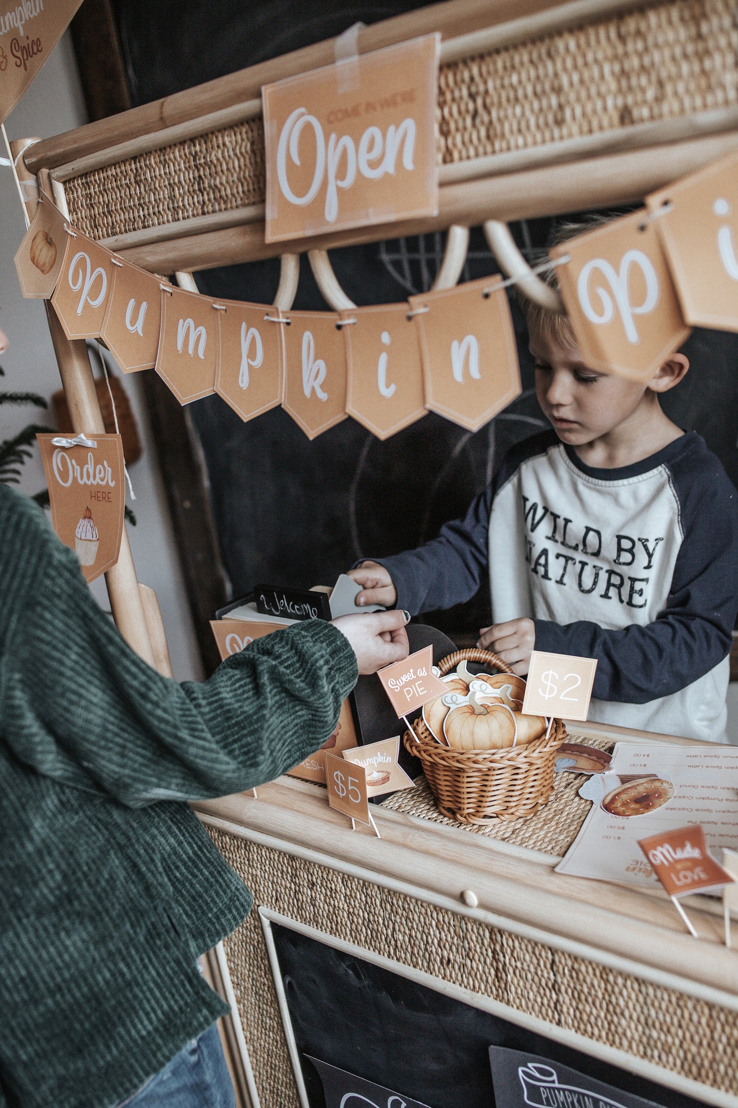 PIE STAND DRAMATIC PLAY SET