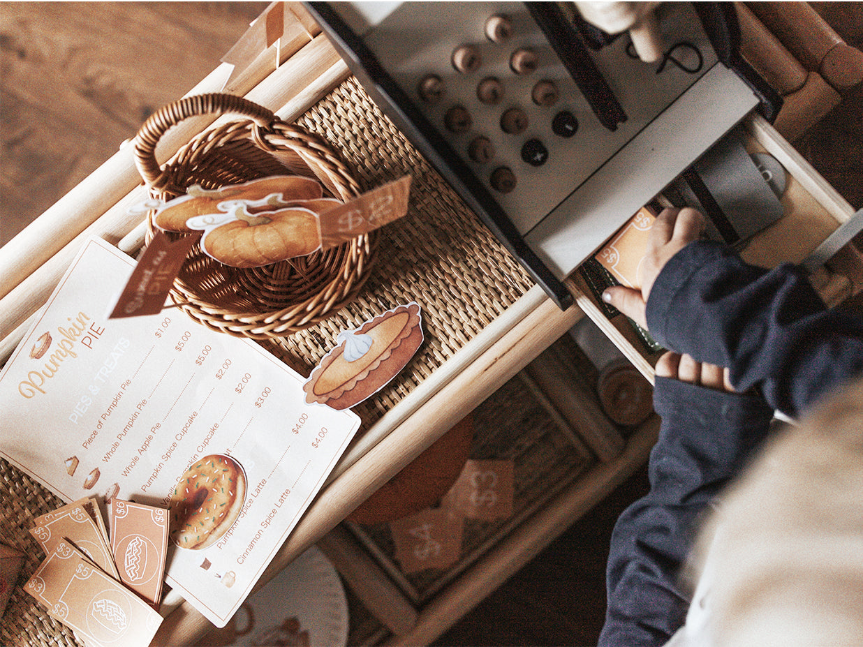 PIE STAND DRAMATIC PLAY SET