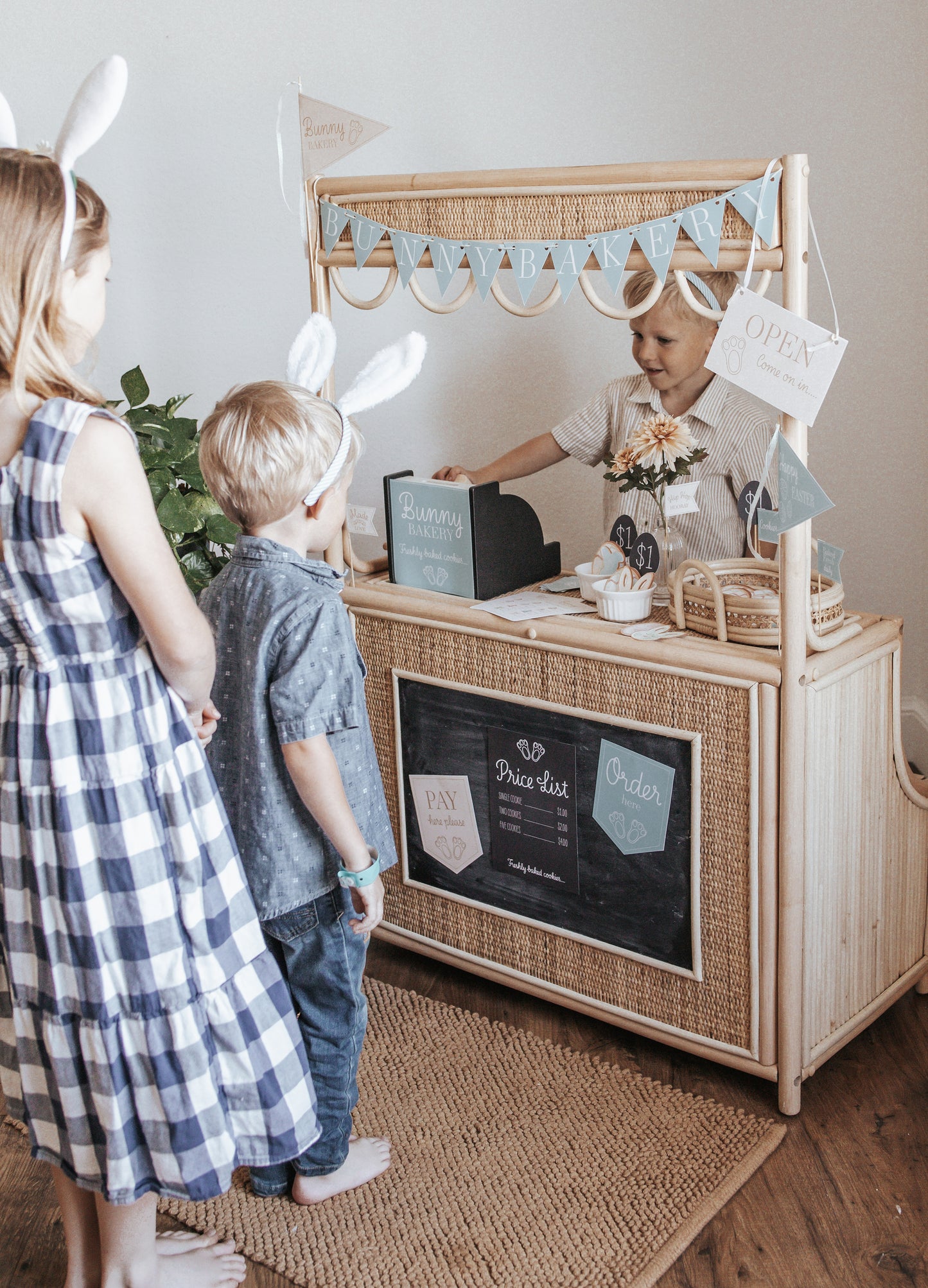 BUNNY BAKERY DRAMATIC PLAY SET