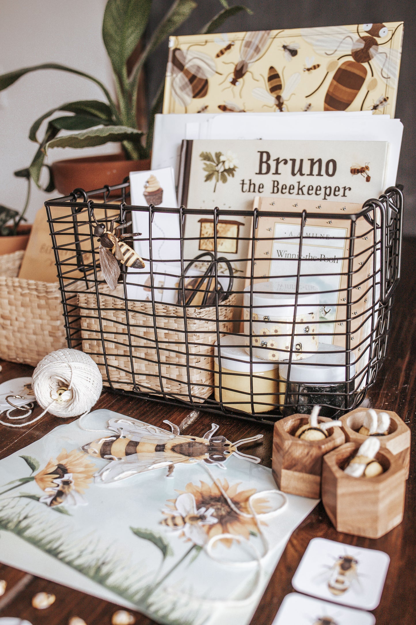 BEEKEEPING MORNING BASKET