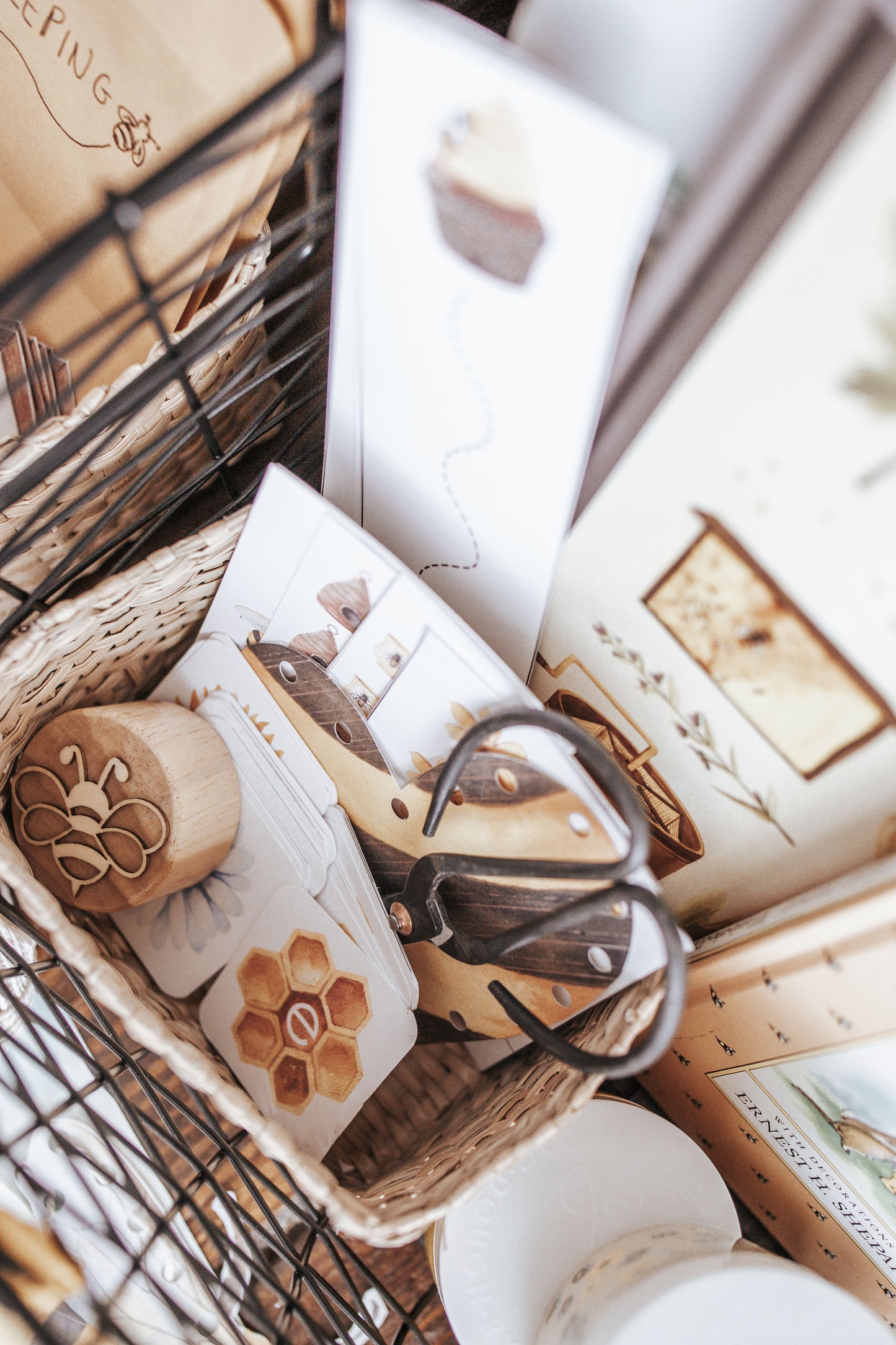 BEEKEEPING MORNING BASKET