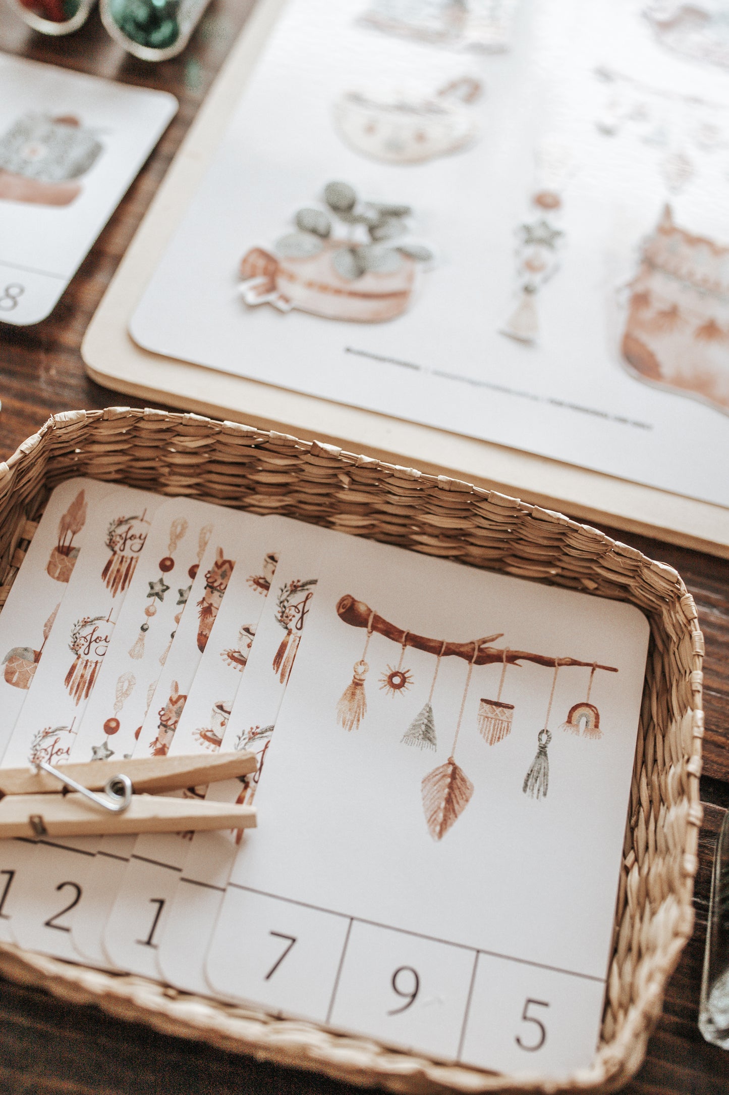 CHRISTMAS COUNT & CLIP CARDS AND MATCHING ACTIVITY FREEBIE
