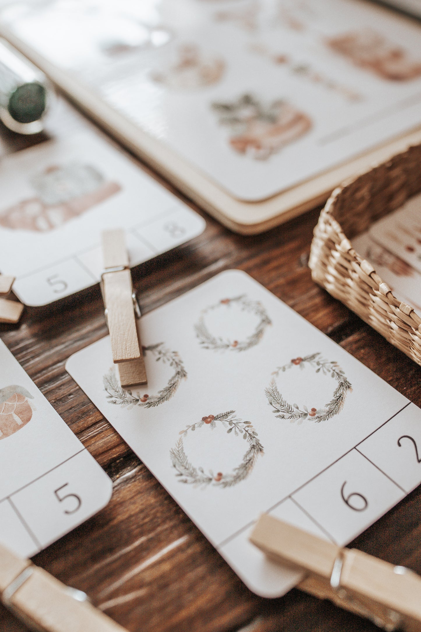 CHRISTMAS COUNT & CLIP CARDS AND MATCHING ACTIVITY FREEBIE