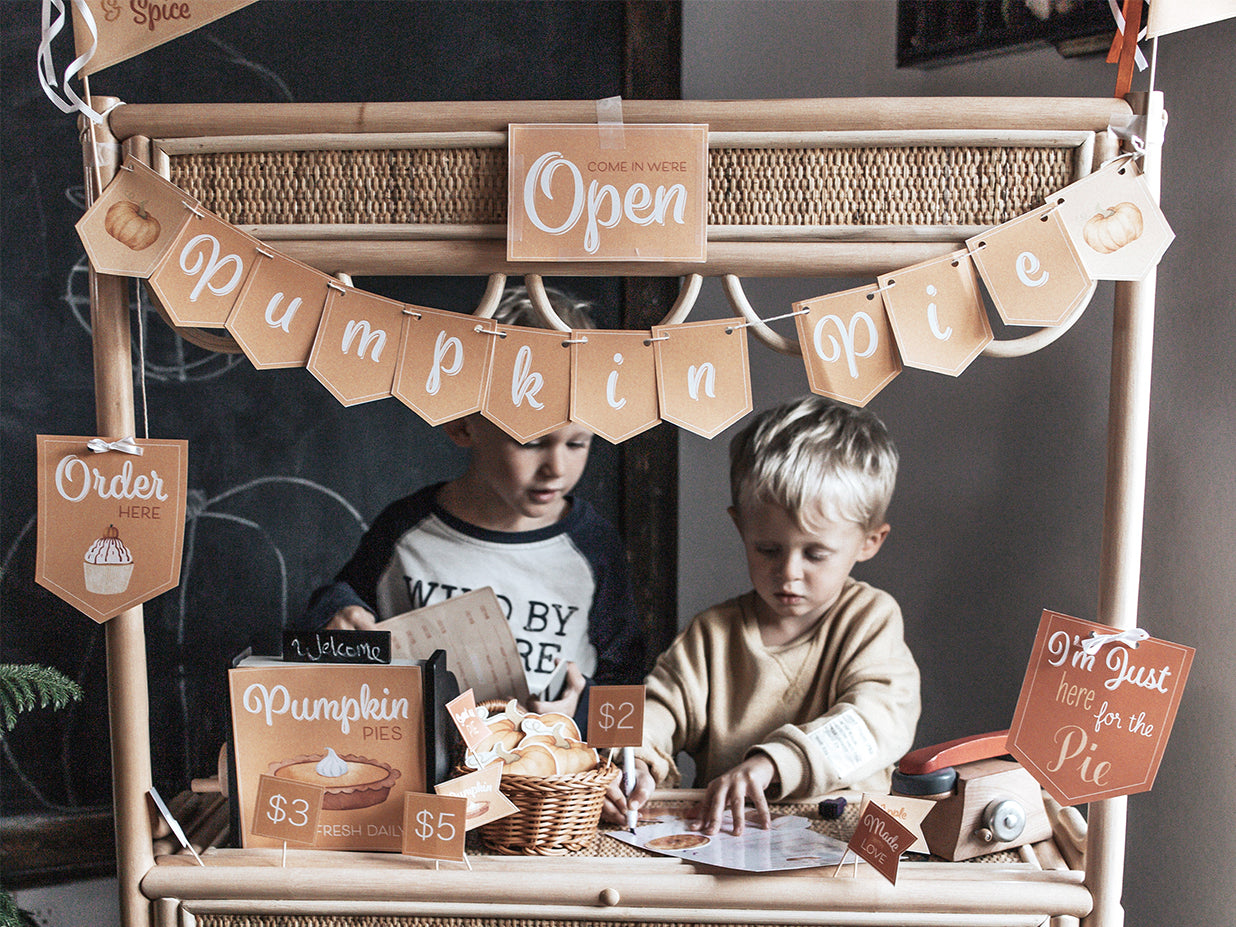 PIE STAND DRAMATIC PLAY SET